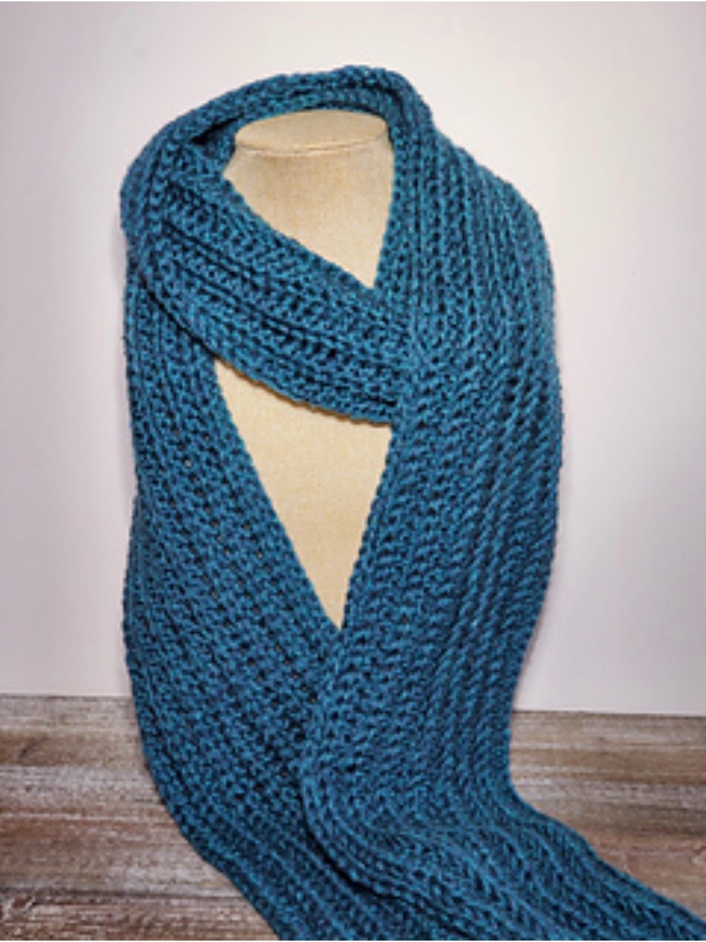 New UO Chunky Knit Scarf in Petrol Blue (Accessory)